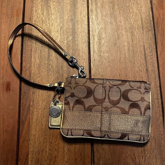 Coach Brown and Tan Signature Wristlet with gold stripe. Vintage
4x6 inches - Picture 4 of 9